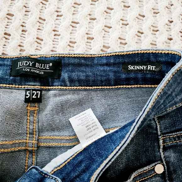 Judy Blue High Rise Medium Wash Distressed Raw Hem Button Fly Skinny Jeans 5/27 - Picture 8 of 9